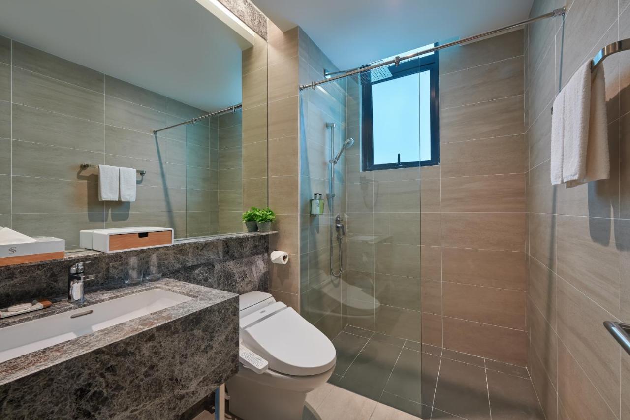 Mercure Living פוטראג'איה מראה חיצוני תמונה A bathroom in a hotel