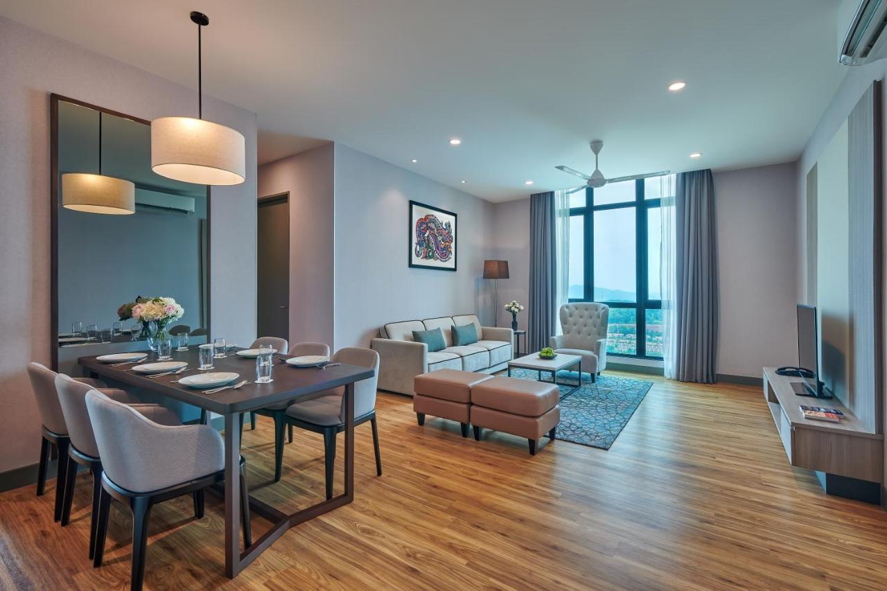 Mercure Living פוטראג'איה מראה חיצוני תמונה A typical living room of a serviced apartment in Kuala Lumpur, Malaysia.