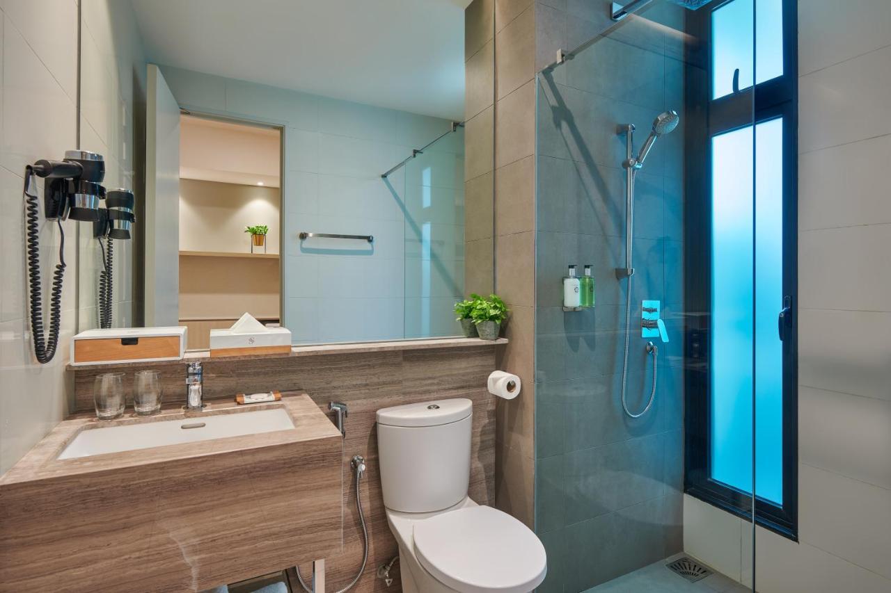 Mercure Living פוטראג'איה מראה חיצוני תמונה A bathroom in a hotel