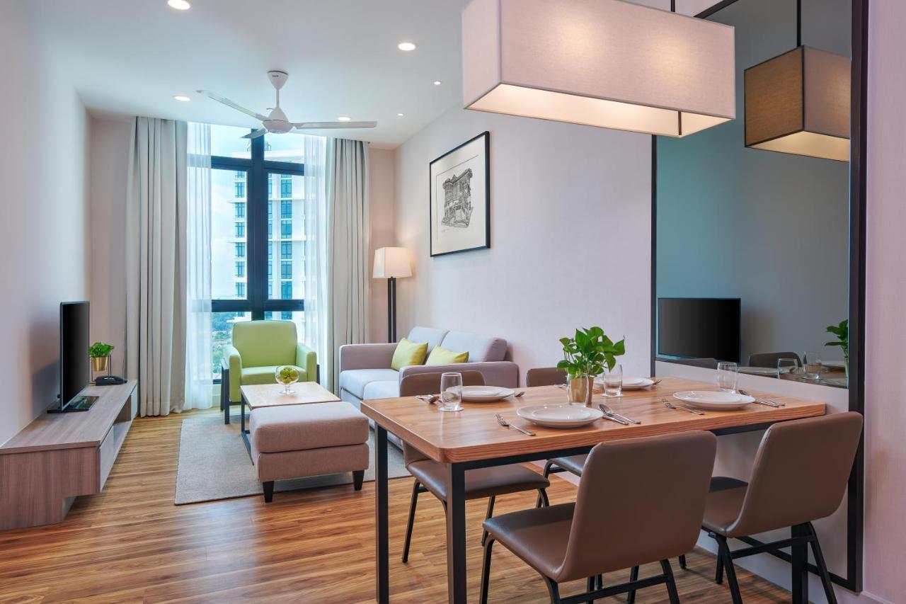 Mercure Living פוטראג'איה מראה חיצוני תמונה A typical living room of a serviced apartment in Kuala Lumpur, Malaysia.
