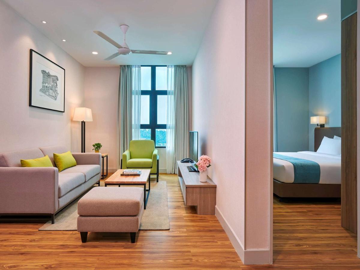 Mercure Living פוטראג'איה מראה חיצוני תמונה A typical one-bedroom suite at the hotel