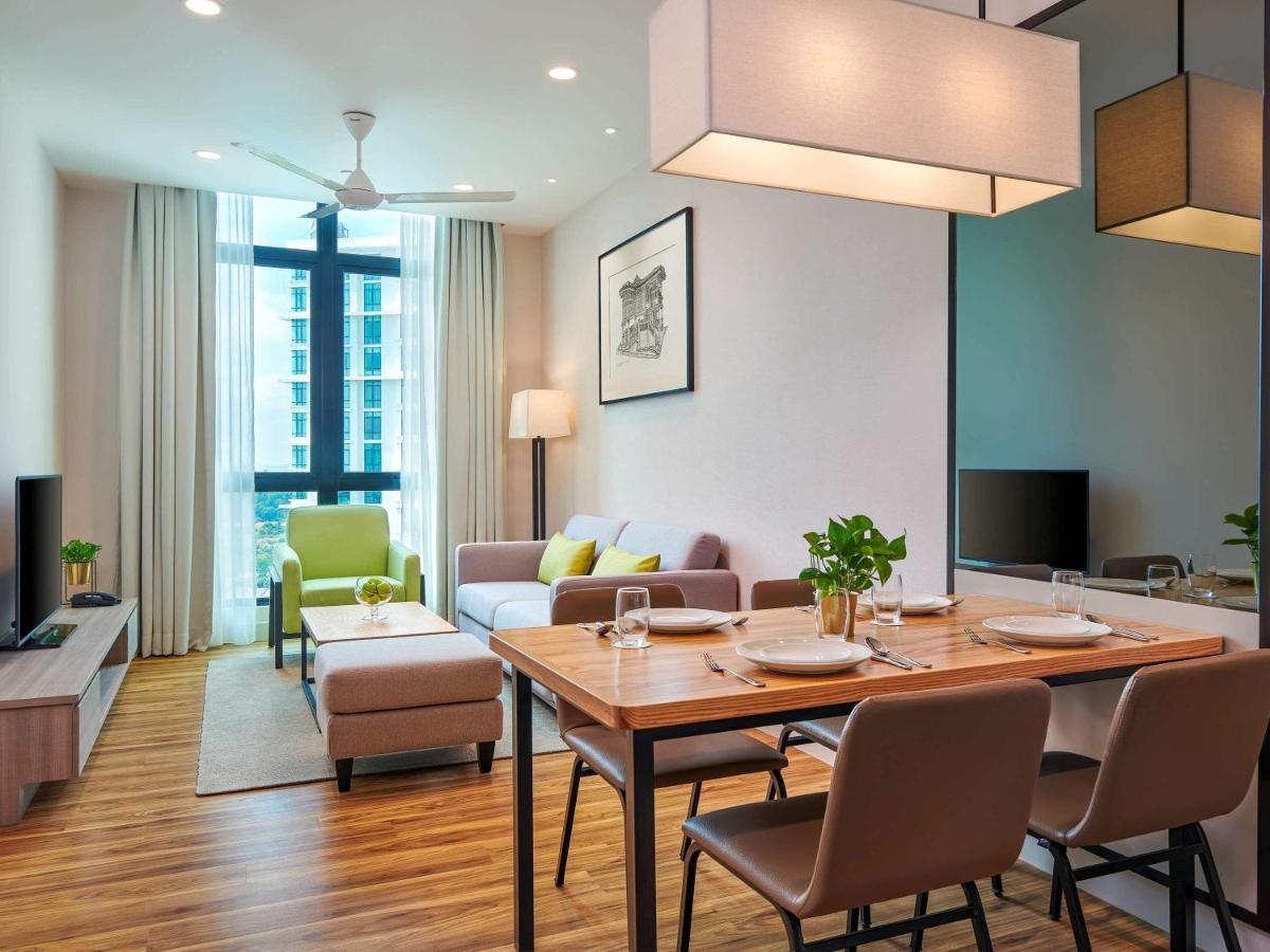 Mercure Living פוטראג'איה מראה חיצוני תמונה A typical living room of a serviced apartment in Kuala Lumpur, Malaysia.